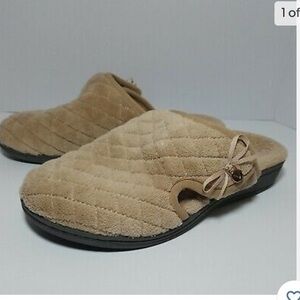 Vionic Indulge Adilyn Slippers Quilted Plush Tan Size 7